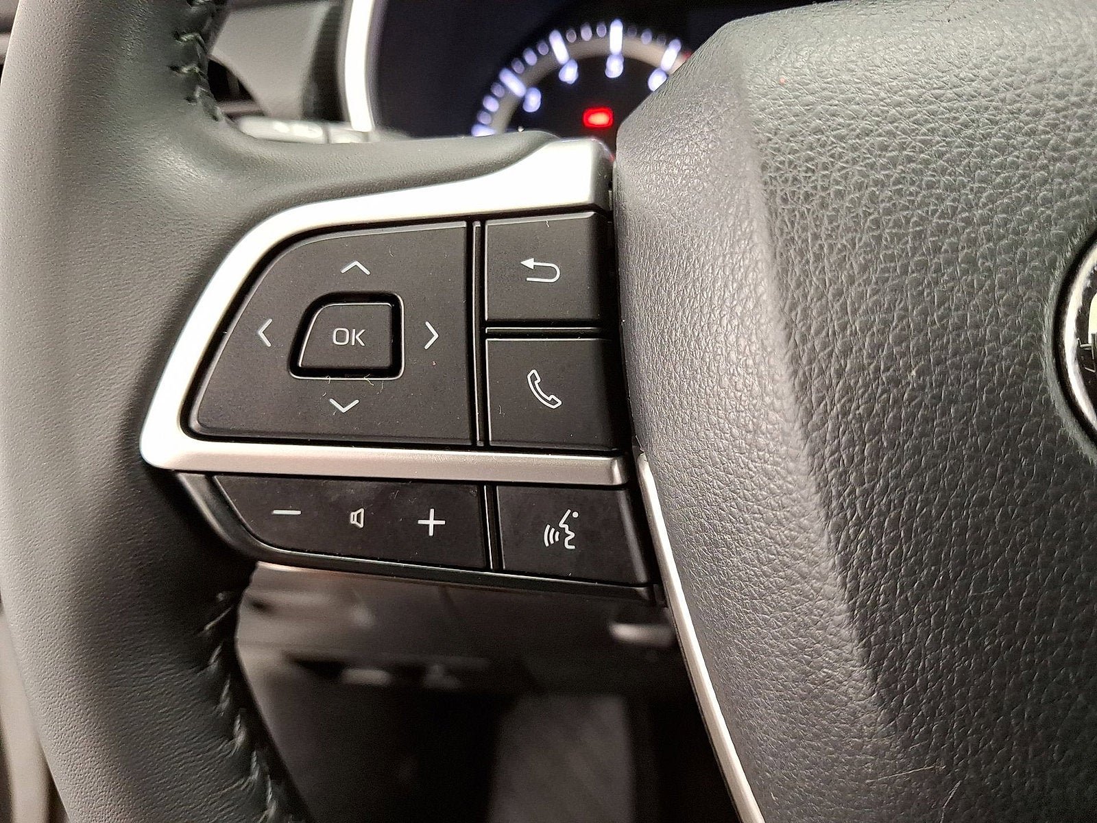 Used 2024 Toyota Highlander XSE AWD/4WD image 9