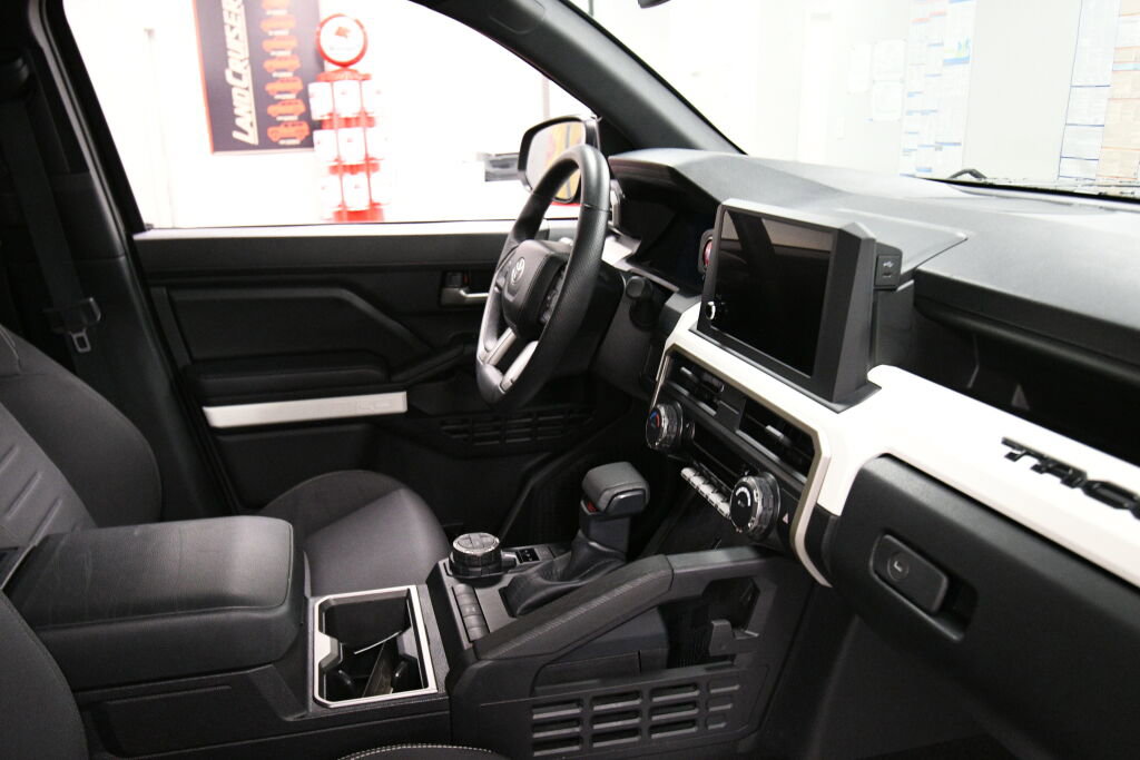 Used 2024 Toyota Tacoma TRD Off-Road image 27