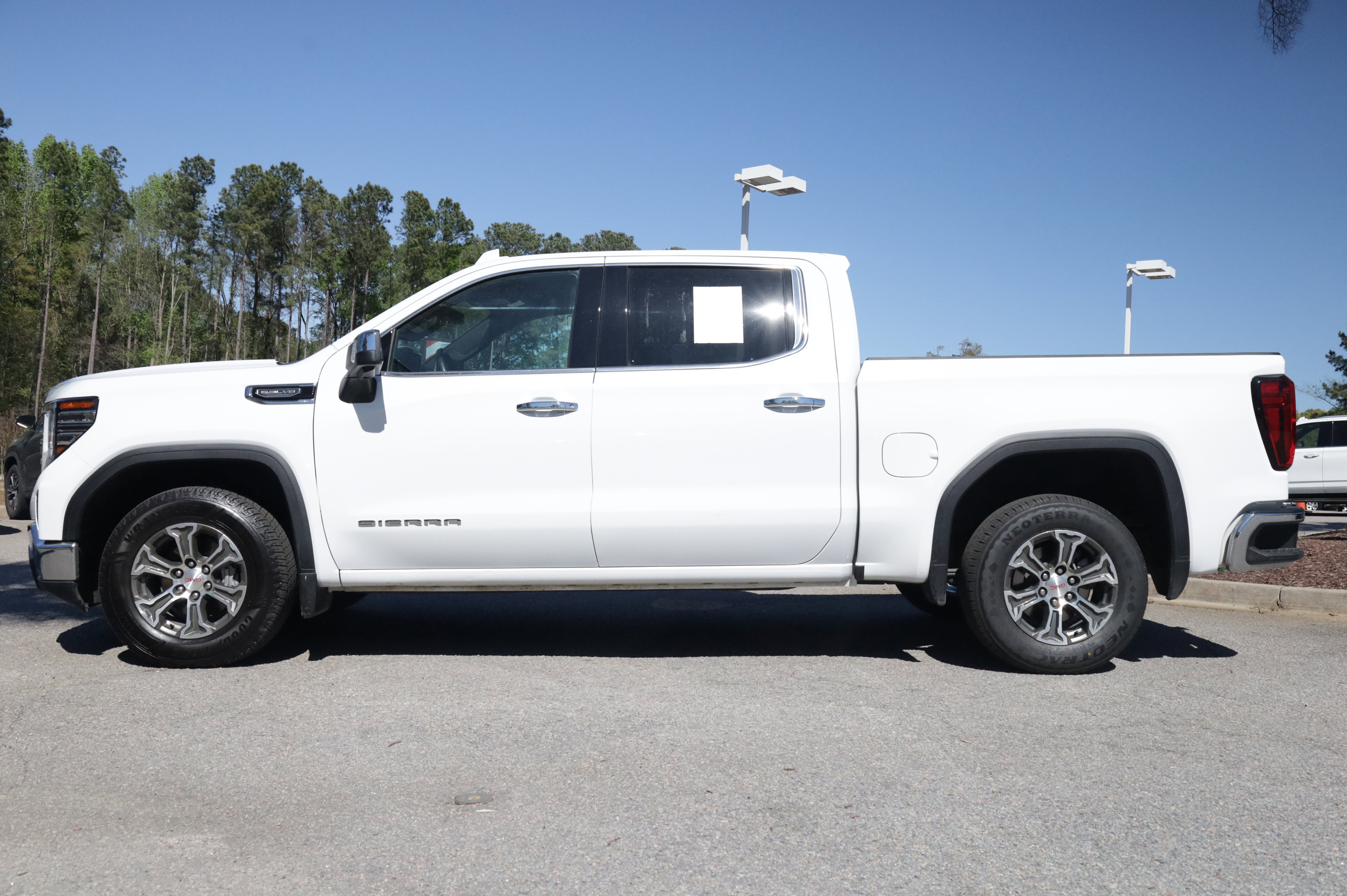 Used 2025 GMC Sierra 1500 SLT image 2