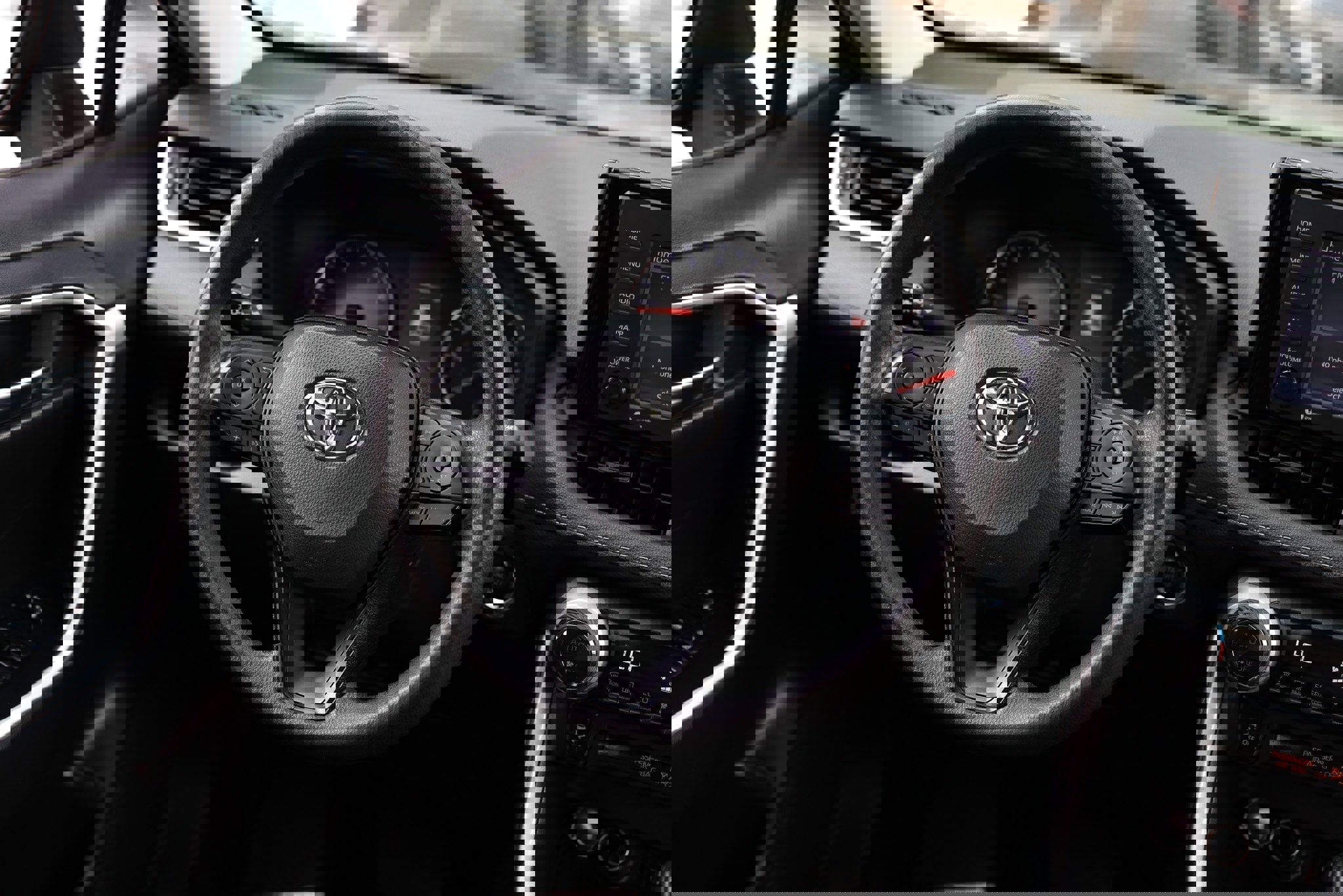 Used 2022 Toyota RAV4 XLE image 33