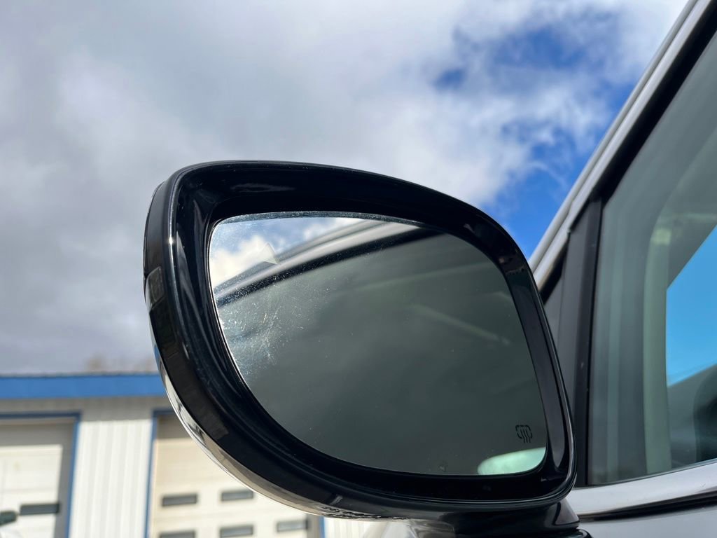 Used 2024 Chrysler Pacifica Touring-L image 12