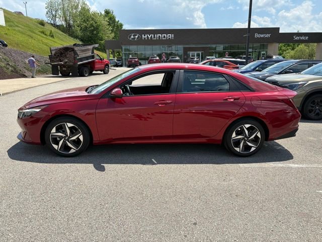 Used 2023 Hyundai Elantra SEL w/ Convenience Package FWD image 2