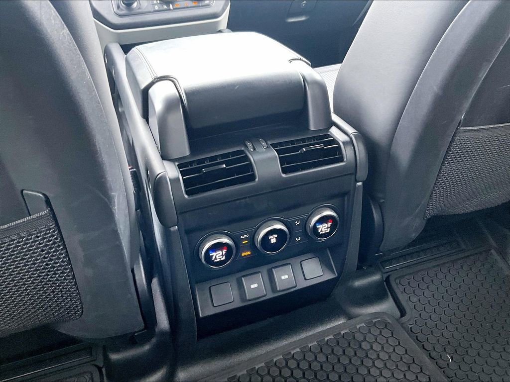Used 2024 Land Rover Defender 110 SE image 31