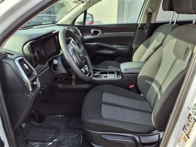 Used 2023 Kia Sorento LX image 13