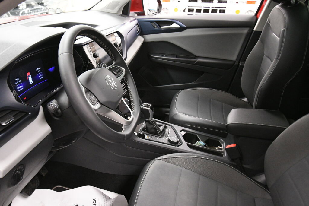 Used 2023 Volkswagen Taos SE w/ Panoramic Sunroof Package AWD/4WD image 20