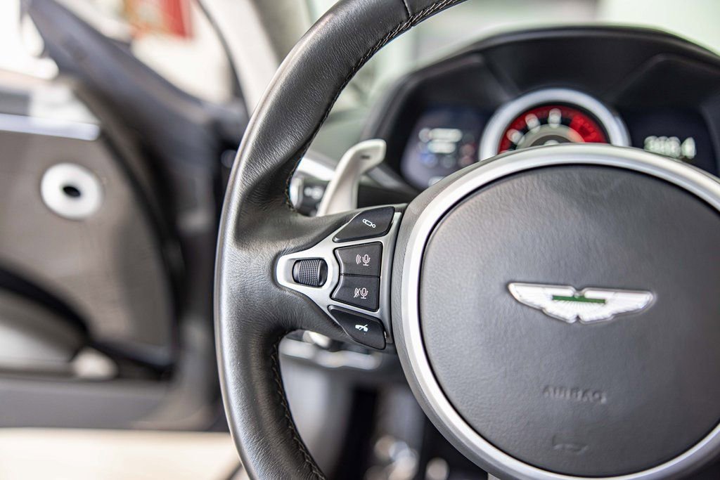 Used 2020 Aston Martin DB11 Coupe image 22