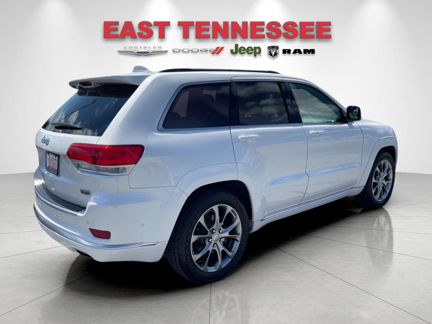 Used 2020 Jeep Grand Cherokee Summit AWD/4WD image 3