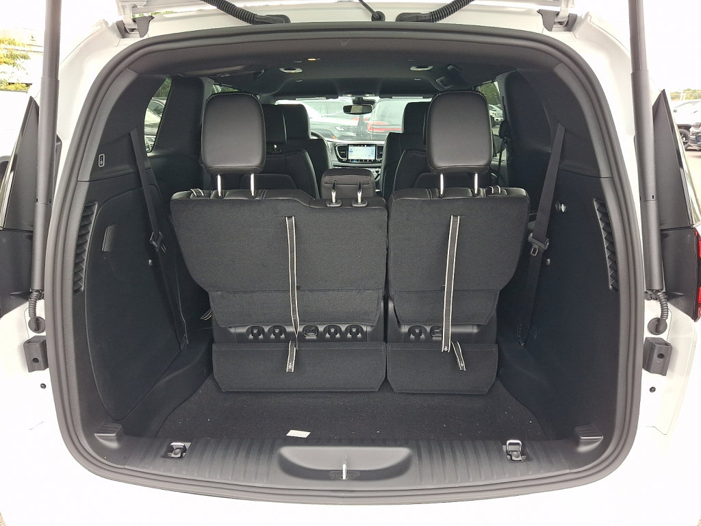 New 2027 Chrysler Pacifica Select AWD/4WD image 19