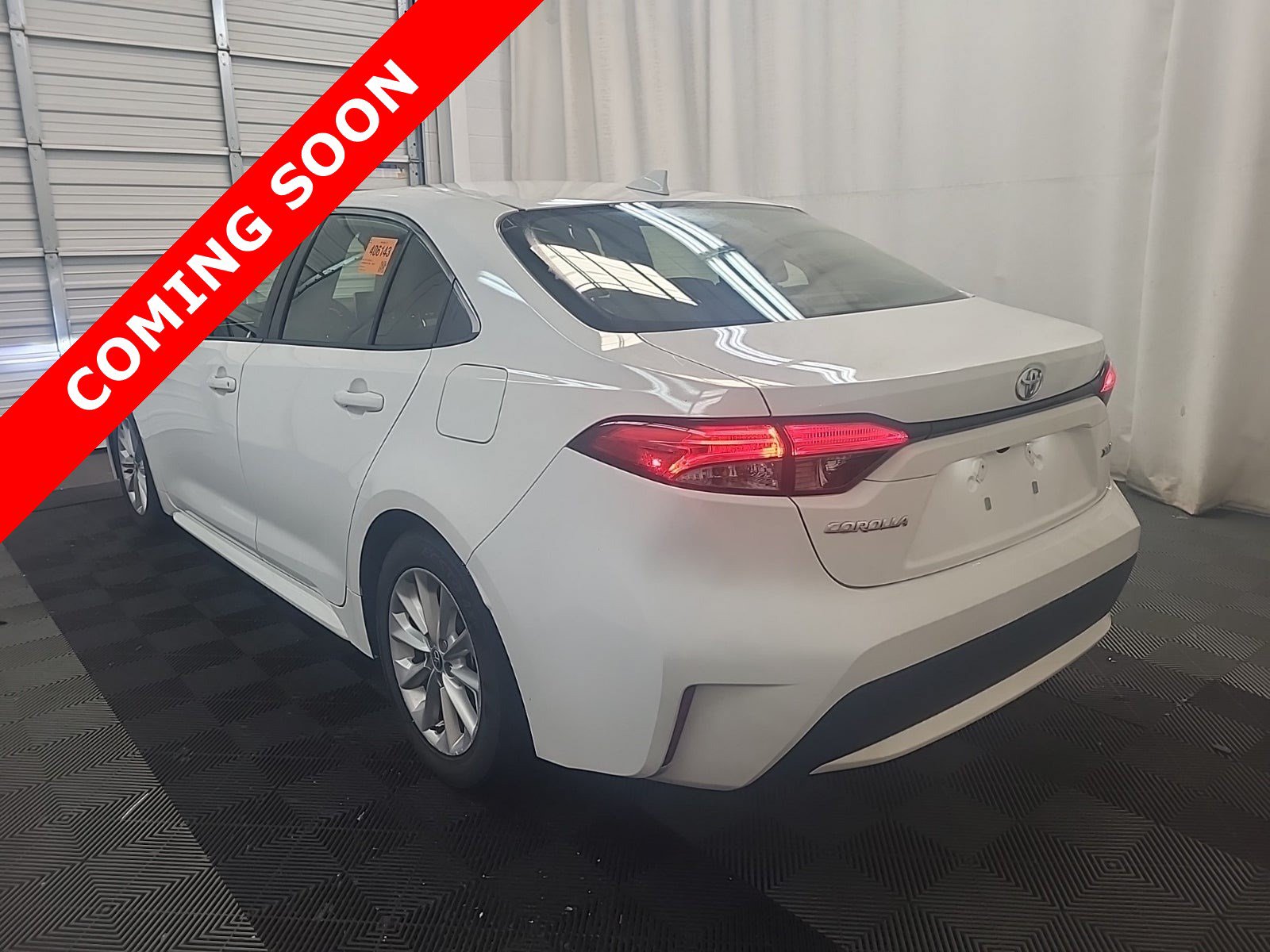 Used 2022 Toyota Corolla XLE FWD image 3
