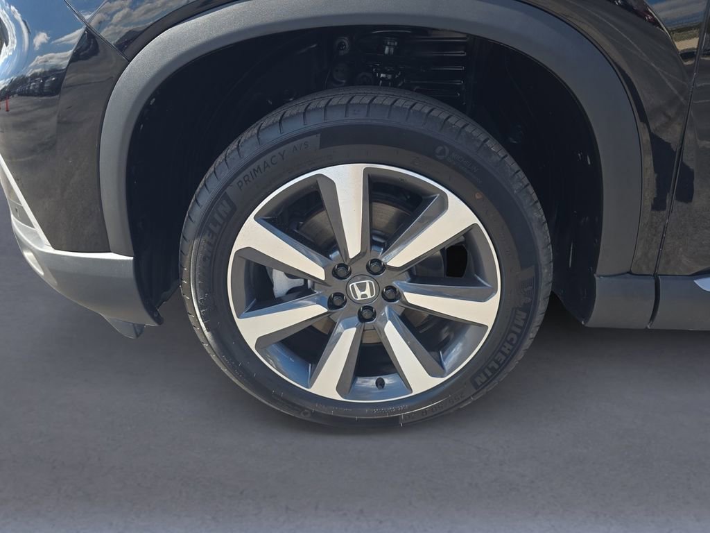 Certified 2025 Honda Pilot Touring image 9