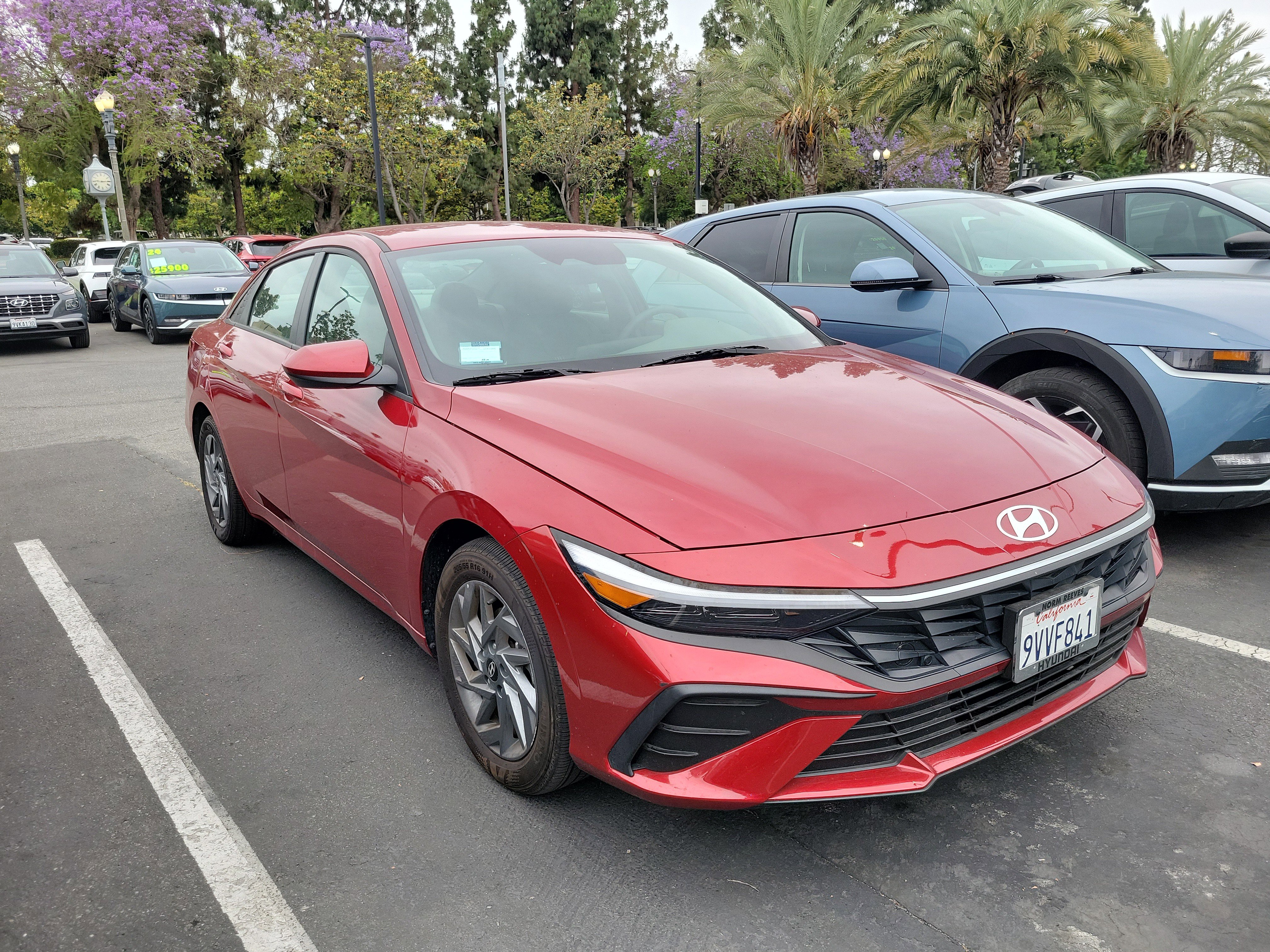 Used 2025 Hyundai Elantra Hybrid FWD image 3