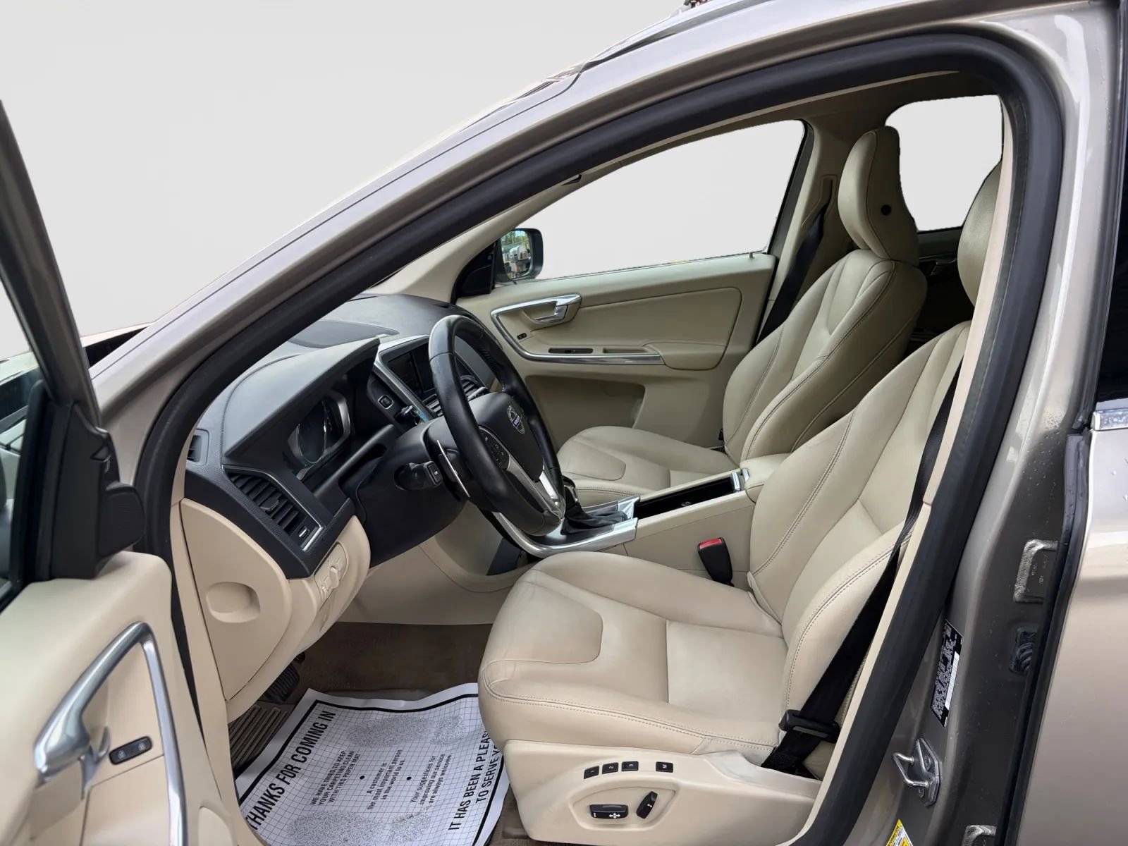 Used 2015 Volvo XC60 T6 Platinum w/ Protection Package AWD/4WD image 12
