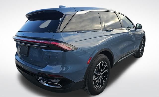 Used 2025 Lincoln Nautilus Premier image 5