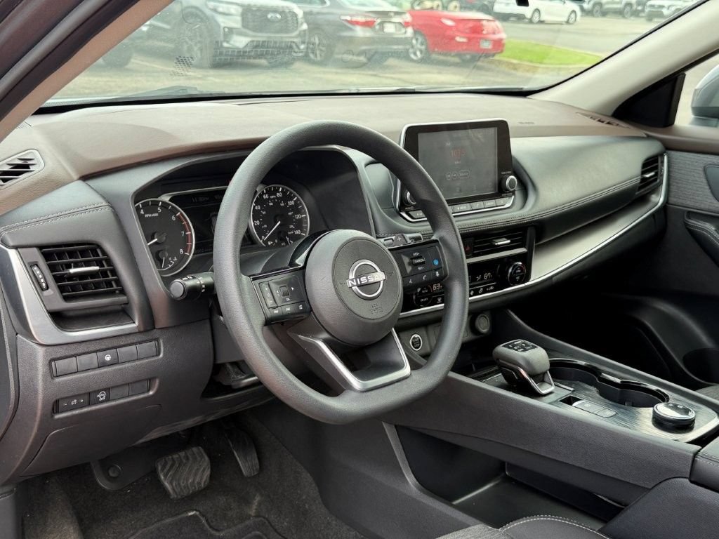 Used 2023 Nissan Rogue SV AWD/4WD image 11