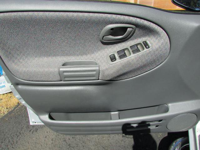 Used 2001 Chevrolet Tracker 4WD w/ Preferred Equipment Group image 7