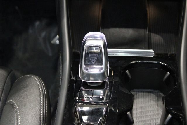 Used 2025 Volvo XC40 B5 Plus image 39