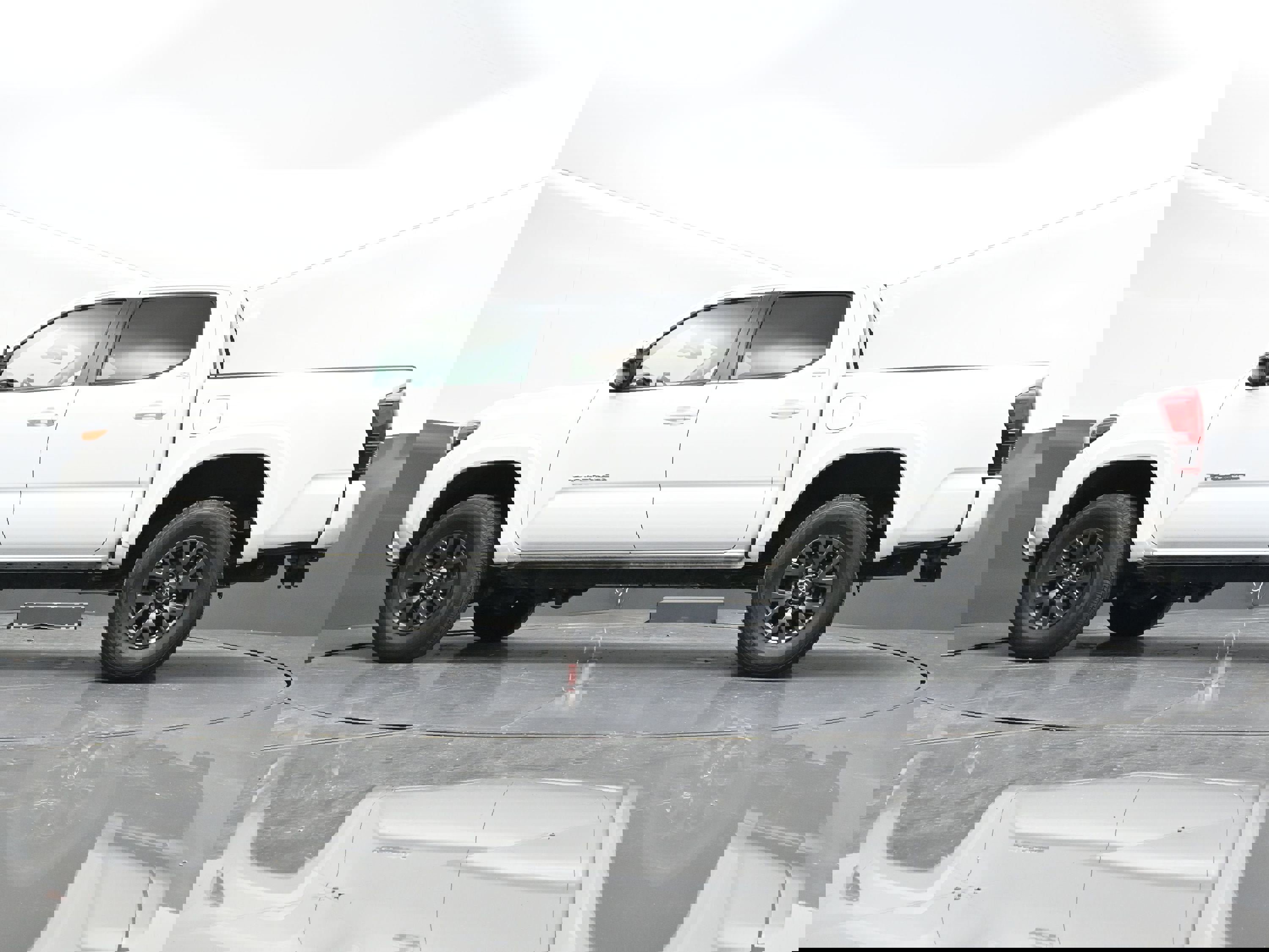 Used 2023 Toyota Tacoma SR5 w/ Technology Package image 39