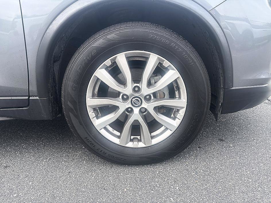 Used 2020 Nissan Rogue SV FWD image 11