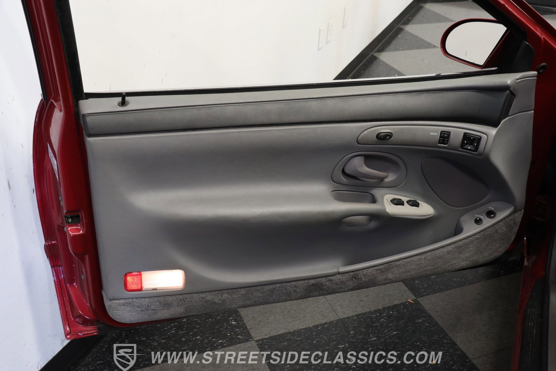 Used 1993 Lincoln Mark VIII image 33