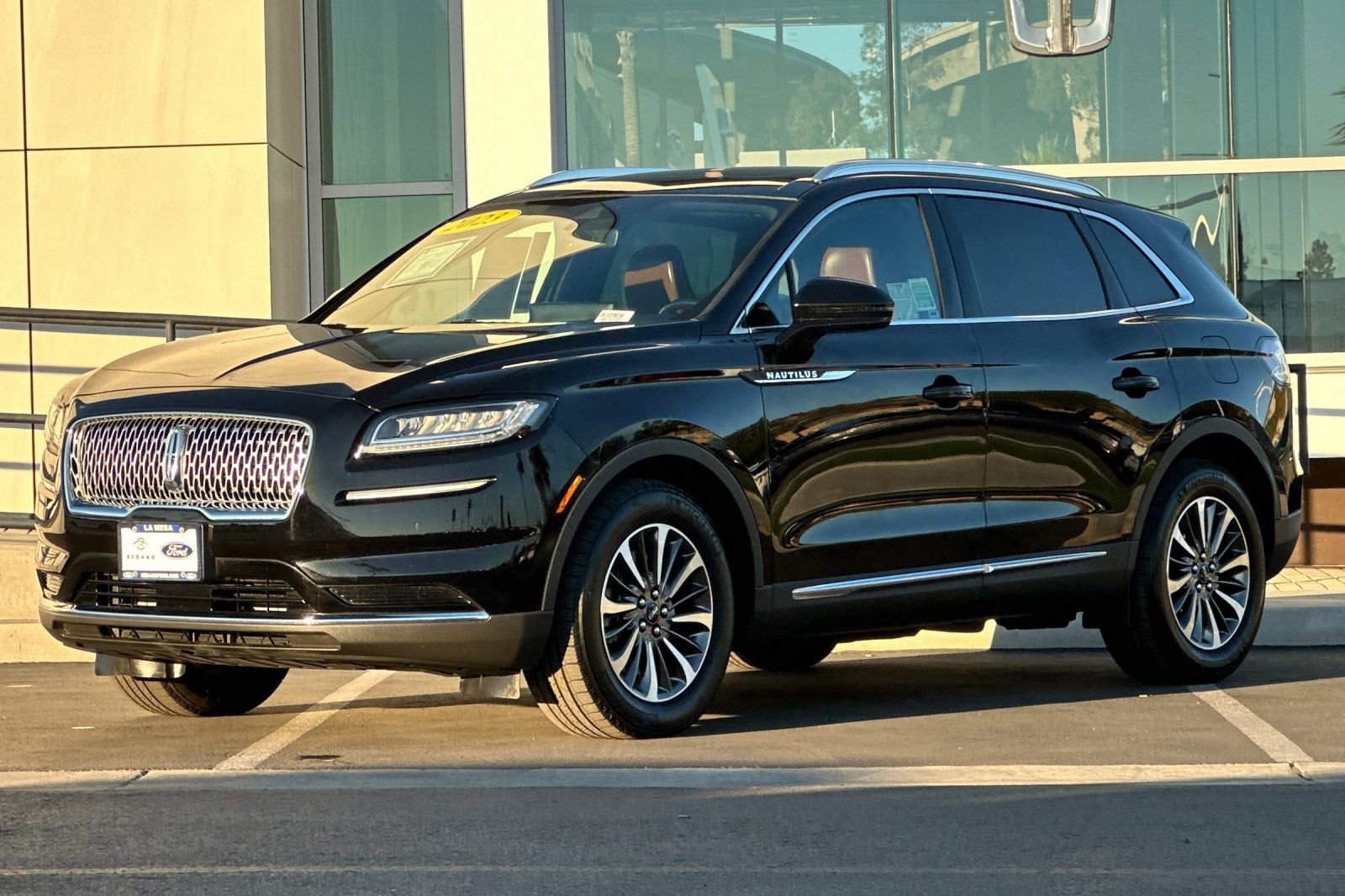 Used 2023 Lincoln Nautilus Reserve w/ Luxury Package image 7