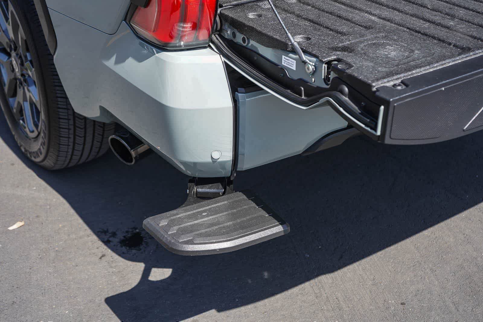 Used 2025 Toyota Tundra Platinum AWD/4WD image 28