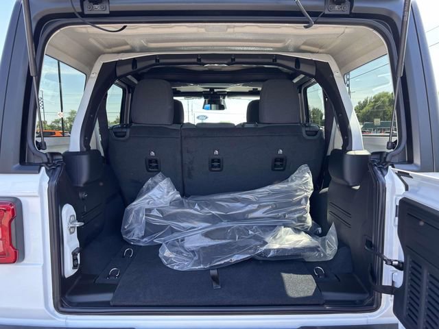 New 2026 Jeep Wrangler Unlimited Rubicon AWD/4WD image 32