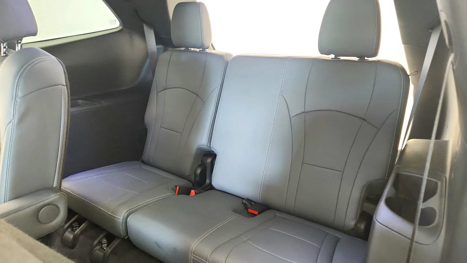 Used 2023 Buick Enclave Essence AWD/4WD image 25