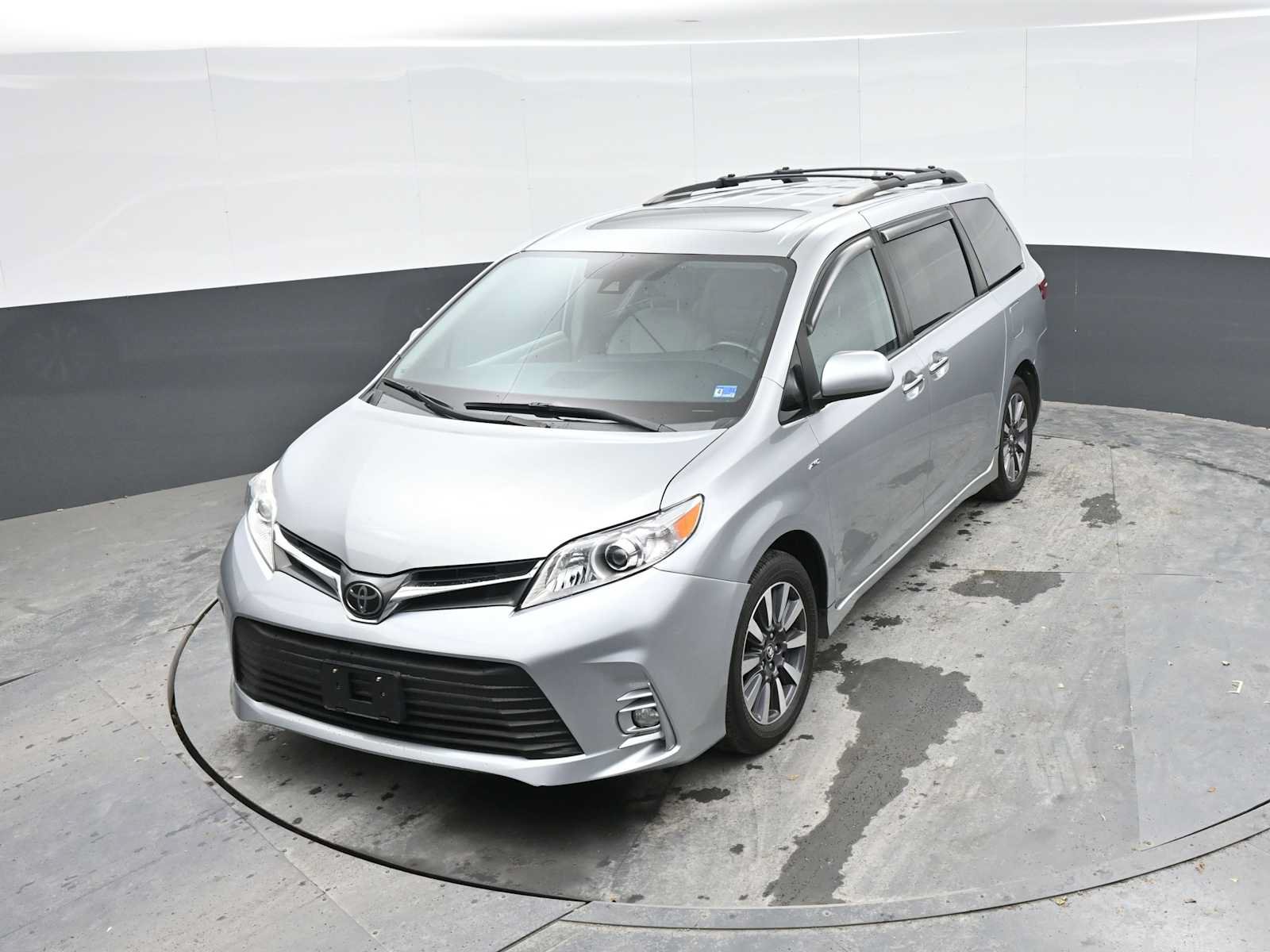 Used 2020 Toyota Sienna XLE w/ XLE Navigation Package AWD/4WD image 16