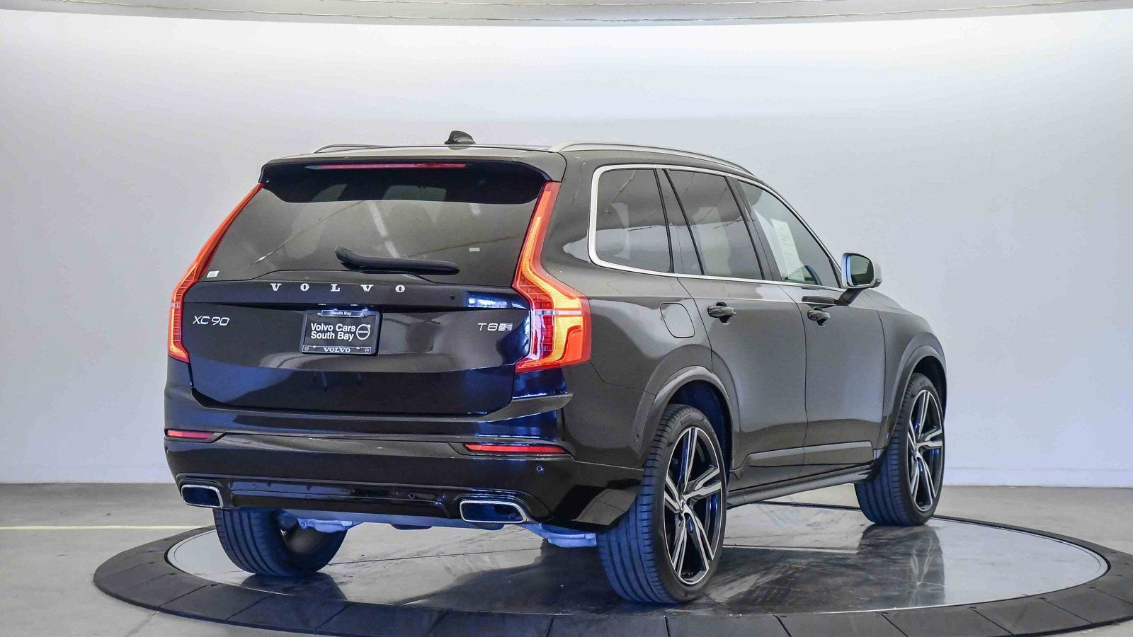 Used 2019 Volvo XC90 T8 R-Design w/ Advanced Package image 5