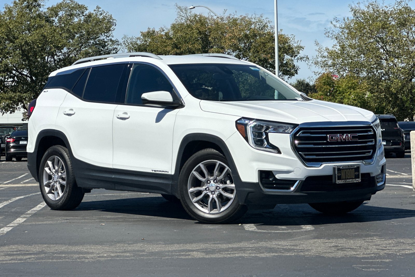 Used 2024 GMC Terrain SLT FWD image 2