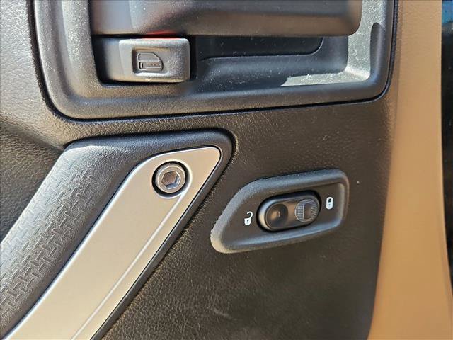 Used 2018 Jeep Wrangler Sahara w/ Connectivity Group AWD/4WD image 11