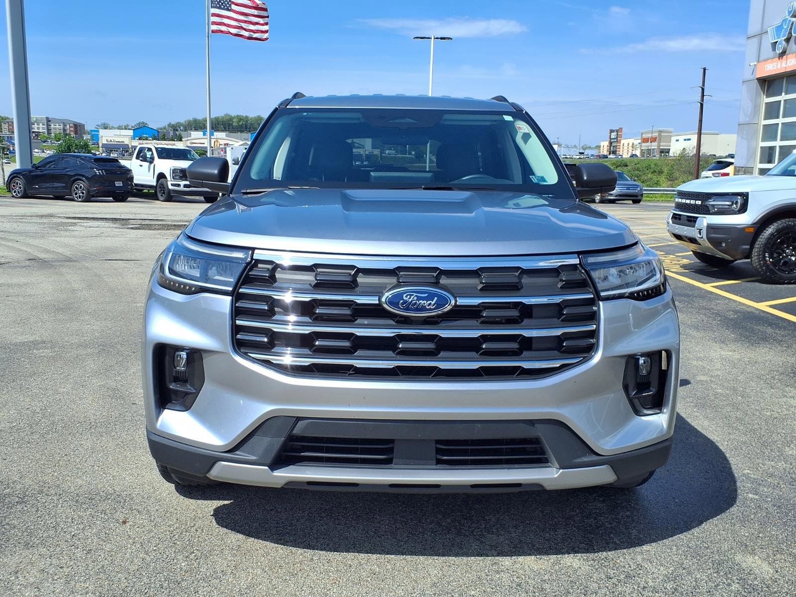 Used 2025 Ford Explorer Active w/ Active Comfort Package AWD/4WD image 2