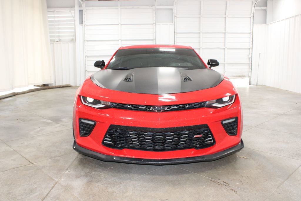 Used 2018 Chevrolet Camaro SS RWD image 3