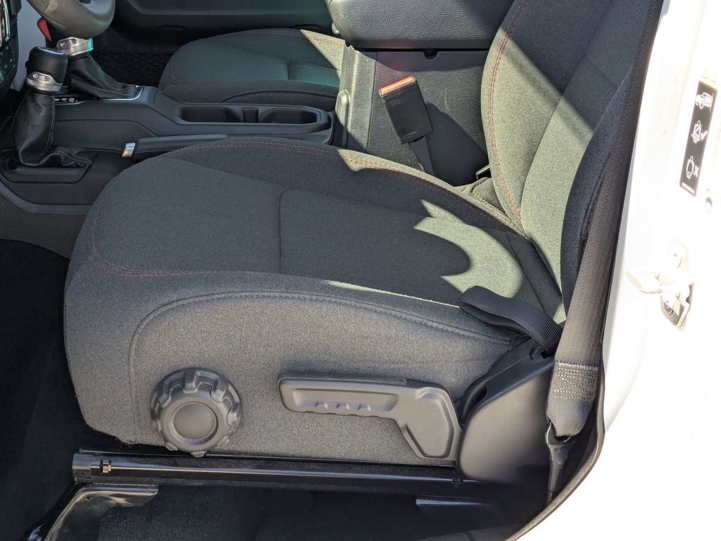 Used 2025 Jeep Wrangler Unlimited Rubicon image 23