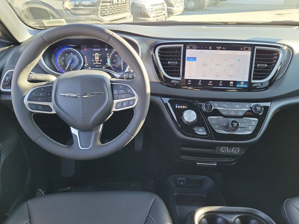 New 2025 Chrysler Voyager LX image 3