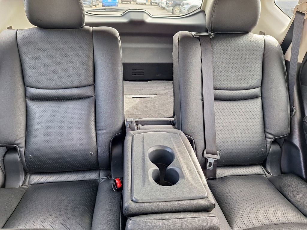 Used 2018 Nissan Rogue SV image 26