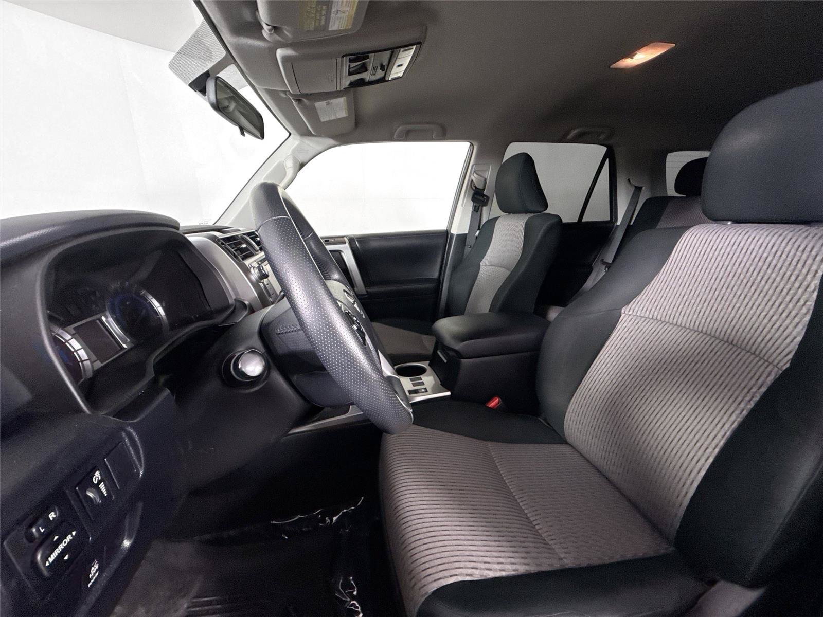 Used 2019 Toyota 4Runner SR5 AWD/4WD image 3