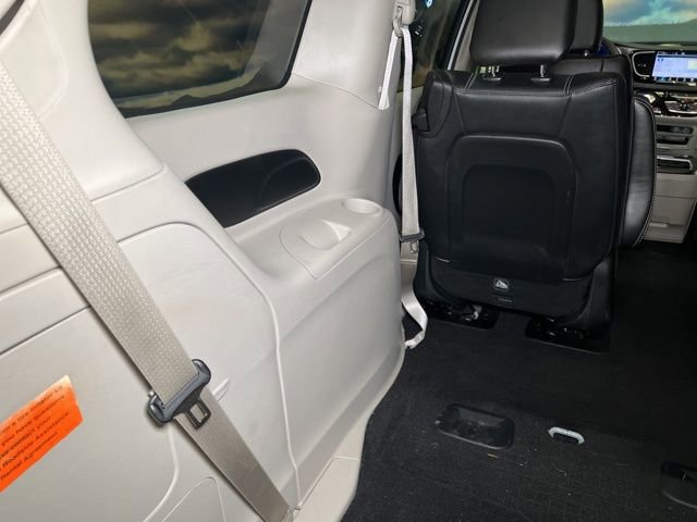Used 2024 Chrysler Pacifica Limited FWD image 63