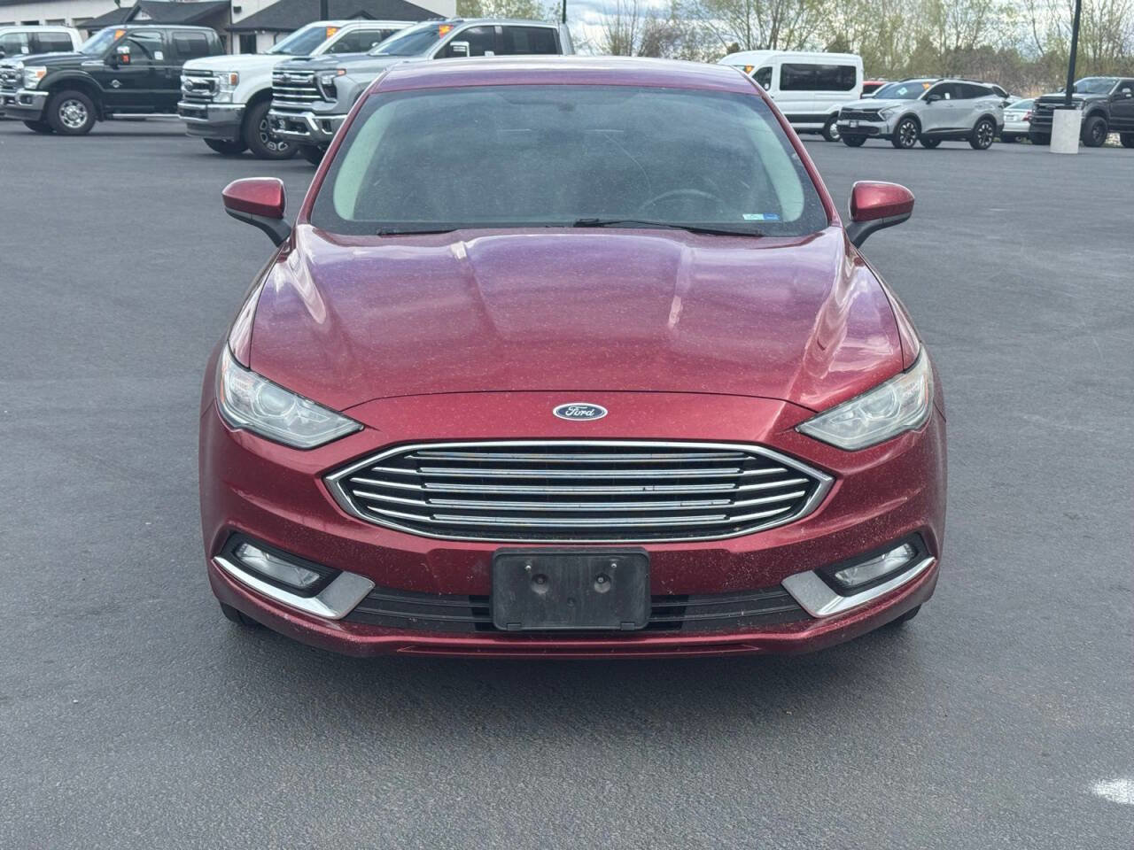 Used 2017 Ford Fusion SE w/ Equipment Group 201A FWD image 2