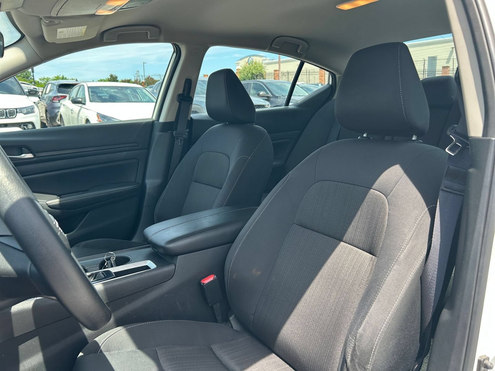 Used 2025 Nissan Altima 2.5 SV FWD image 31