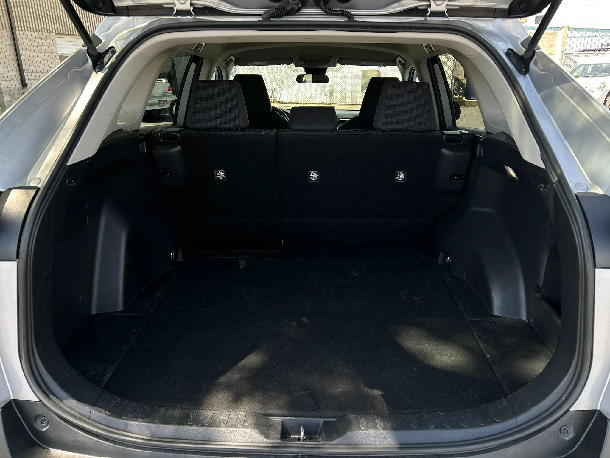 Used 2022 Toyota RAV4 LE AWD/4WD image 13