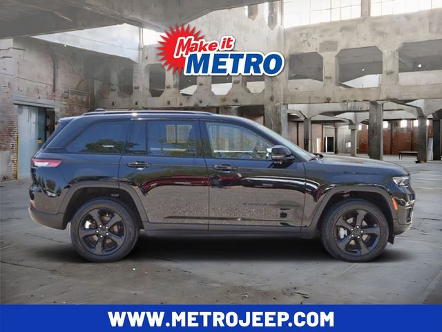 Used 2023 Jeep Grand Cherokee Limited w/ Black Appearance Package AWD/4WD image 1