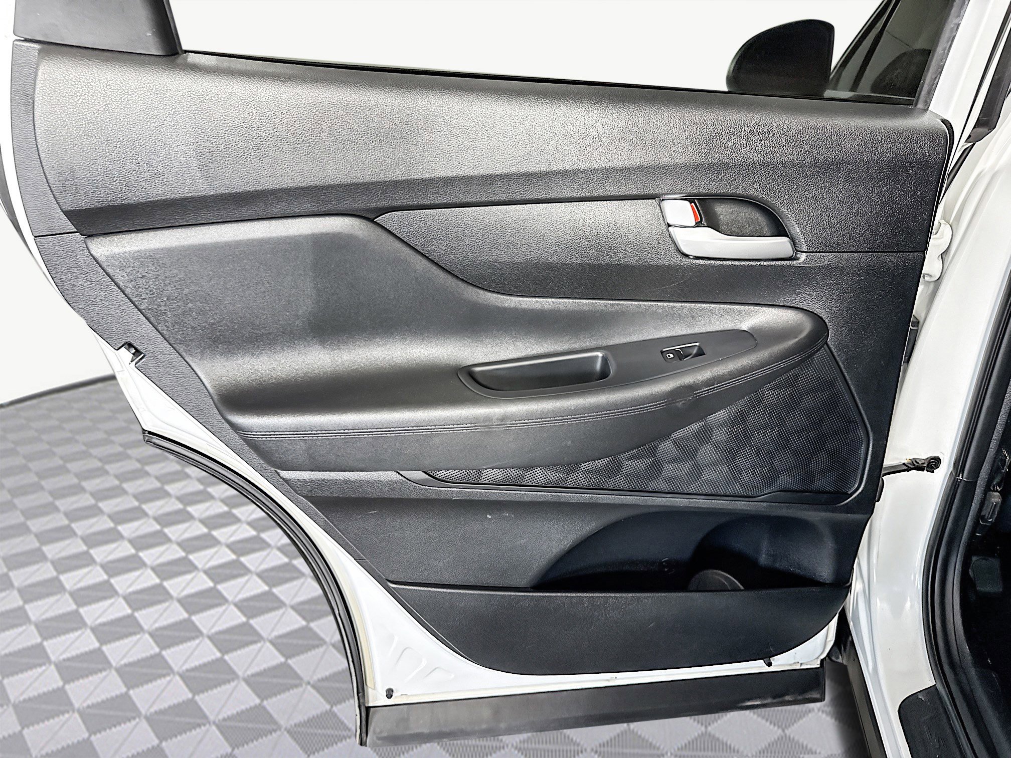 Used 2019 Hyundai Santa Fe SE image 25