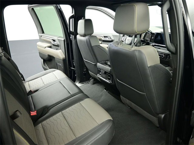 Used 2024 Chevrolet Silverado 2500 ZR2 w/ Technology Package image 31