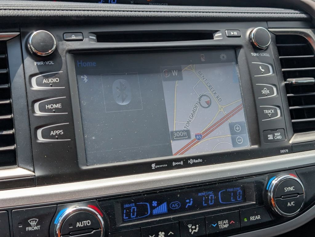 Used 2018 Toyota Highlander XLE image 22