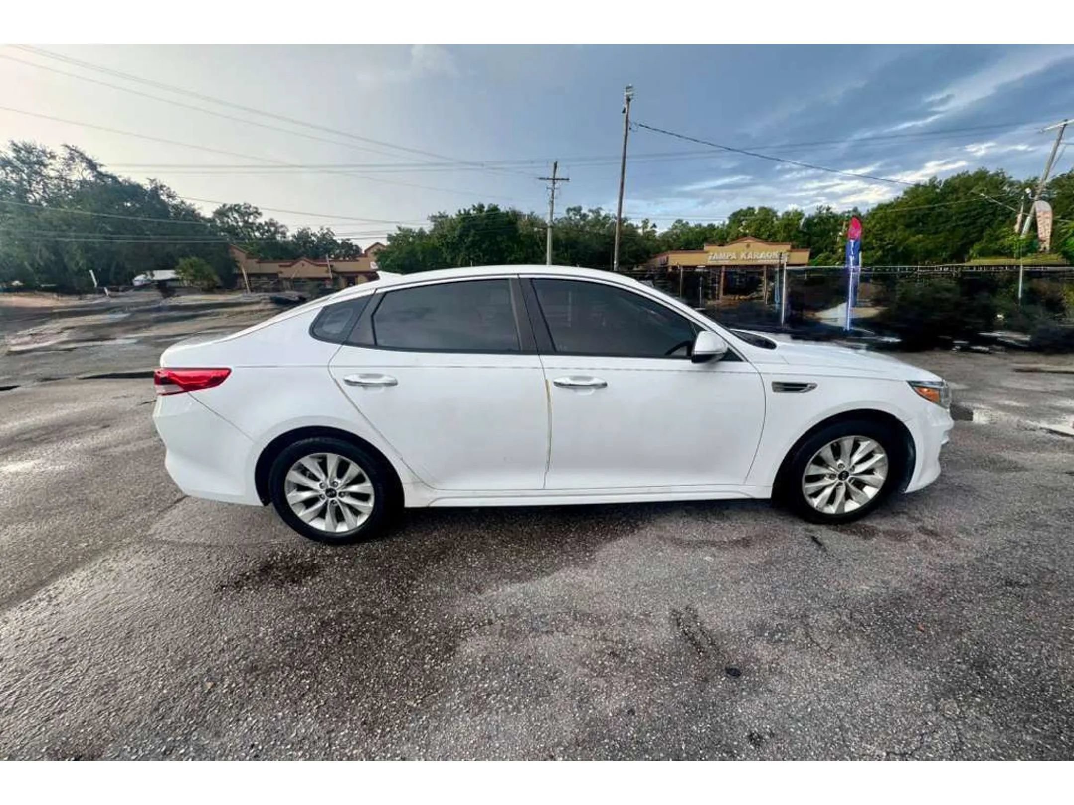 Used 2018 Kia Optima LX w/ 17" Alloy Wheels Package FWD image 14