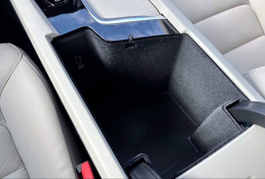 Certified 2023 Volvo XC60 B5 Core w/ Climate Package image 10