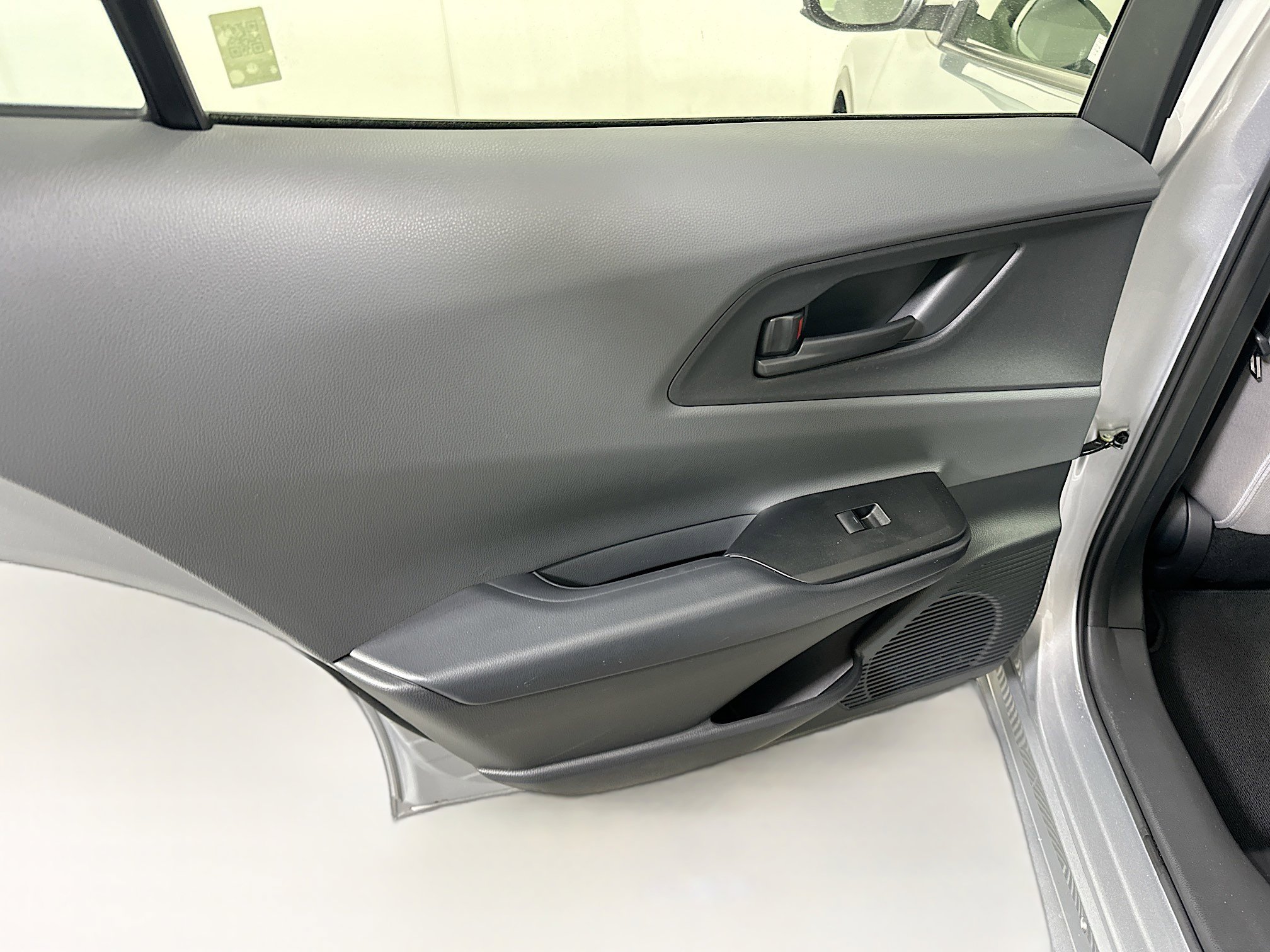Used 2025 Toyota Prius LE FWD image 25