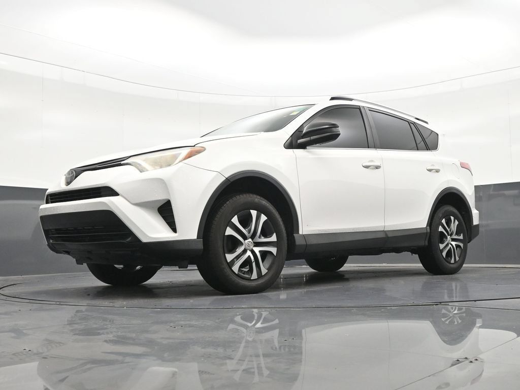 Used 2018 Toyota RAV4 LE FWD image 23