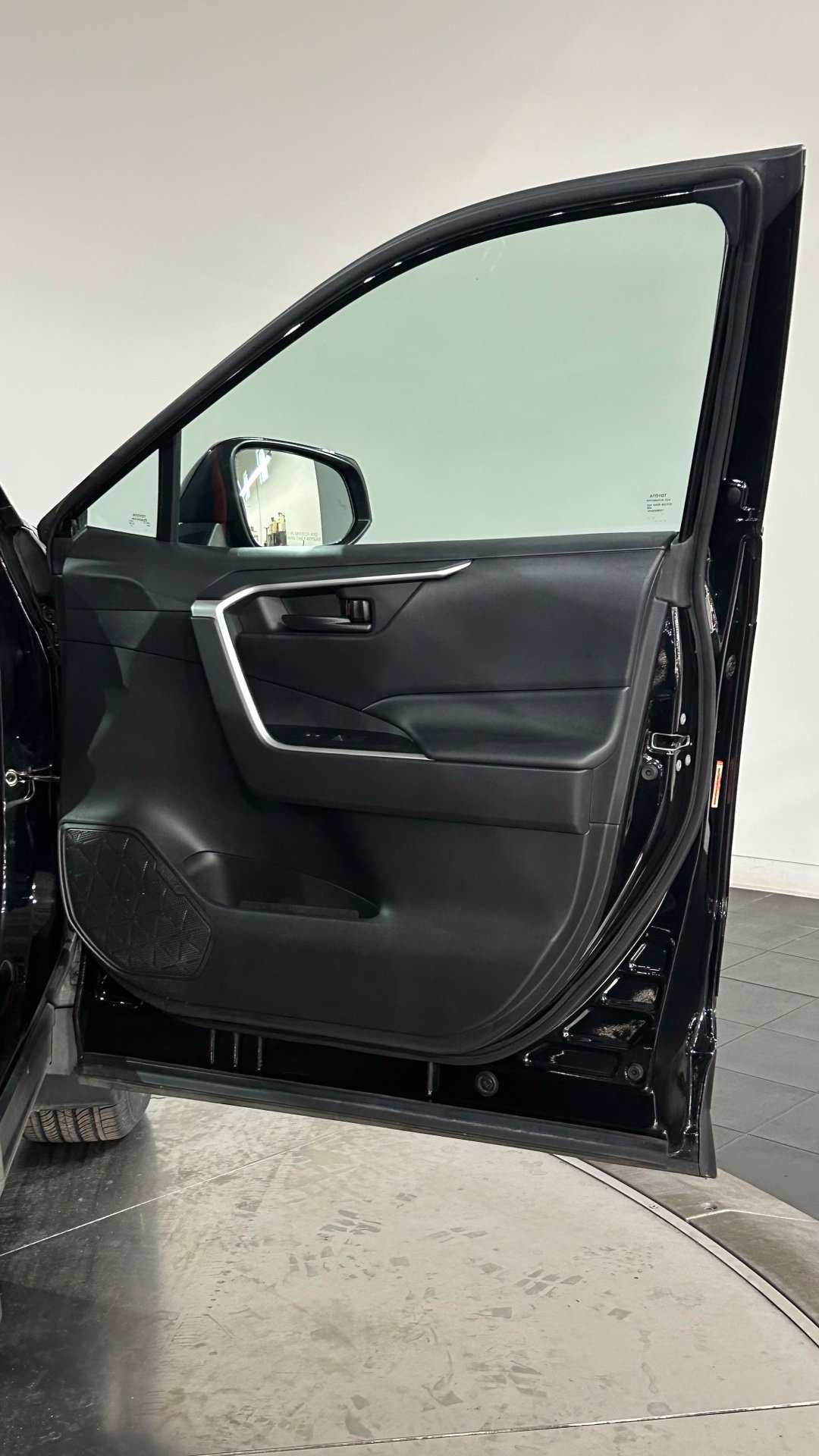 Used 2022 Toyota RAV4 LE AWD/4WD image 45